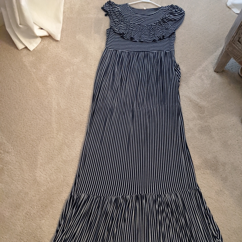 Maternity maxi dress